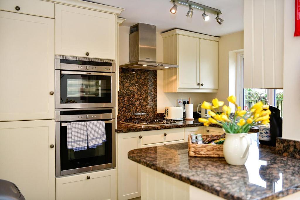 Just Stay Wales - Castle Square Cottage, Mumbles Extérieur photo
